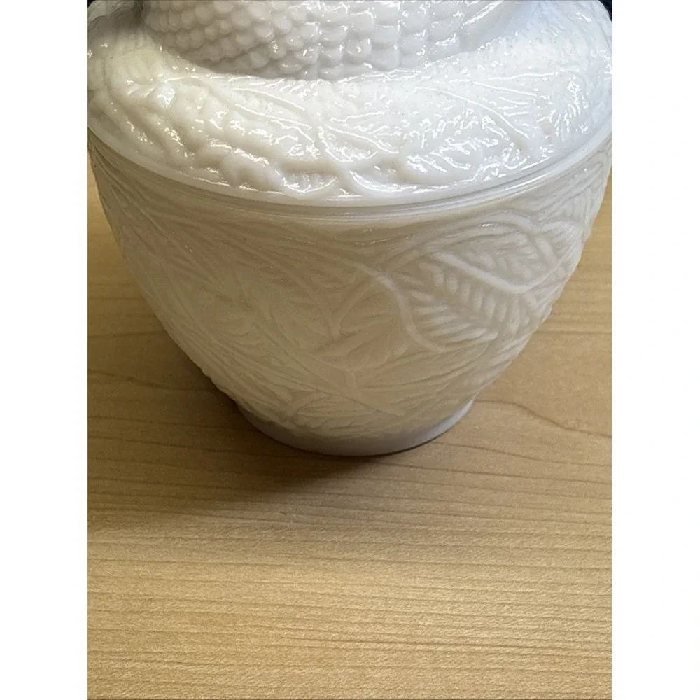 Hen On a Nest Milk Glass Trinket/Candy Covered Dish Vintage Avon 1970's